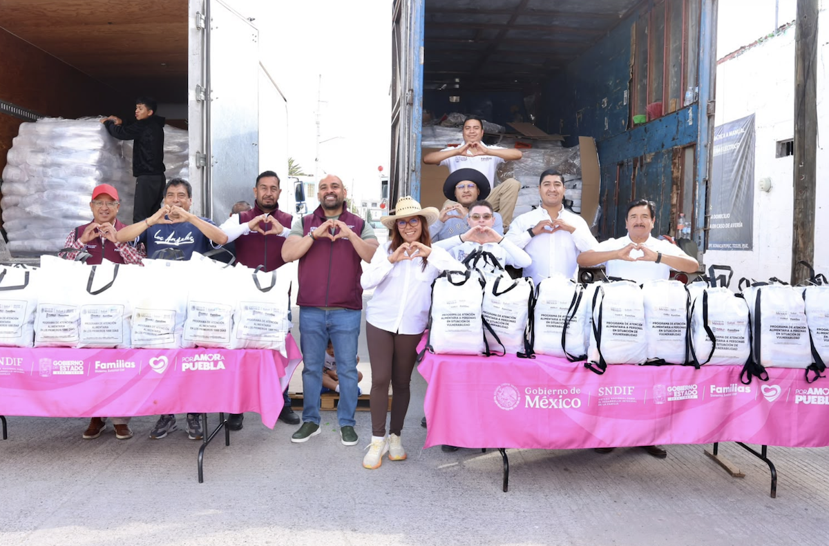 SEDIF entrega canastas alimentarias a familias vulnerables de la capital poblana